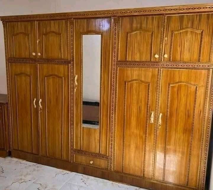 كنتور ٥ابواب • نضيف جدا • ميز تواليت