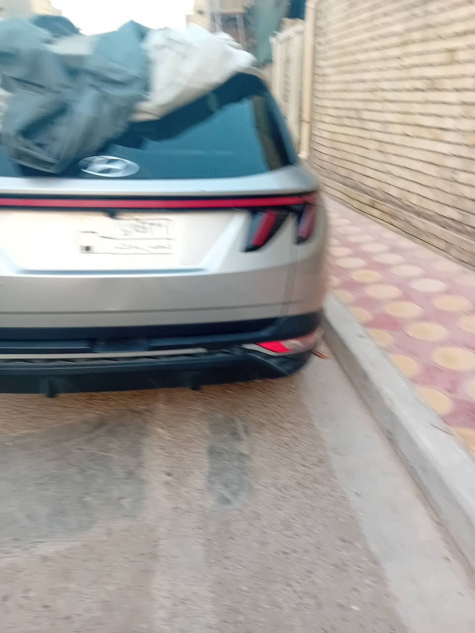 سلام عليكم ورحمة توسان وارد أمريكي لون سلفر حادث موضح بل صوره بدون ايرباك مواصفات فتحه تشغيل عن بعد داخل جلد كشنات تتفىءه فتحت سقف وقوف ذاتي موديل 23 ماشيه أربعين وقابله للزياده السعر 190$ وبيهه مجال حك الجيه اي استفسار التصال عل الرقم   ***********
