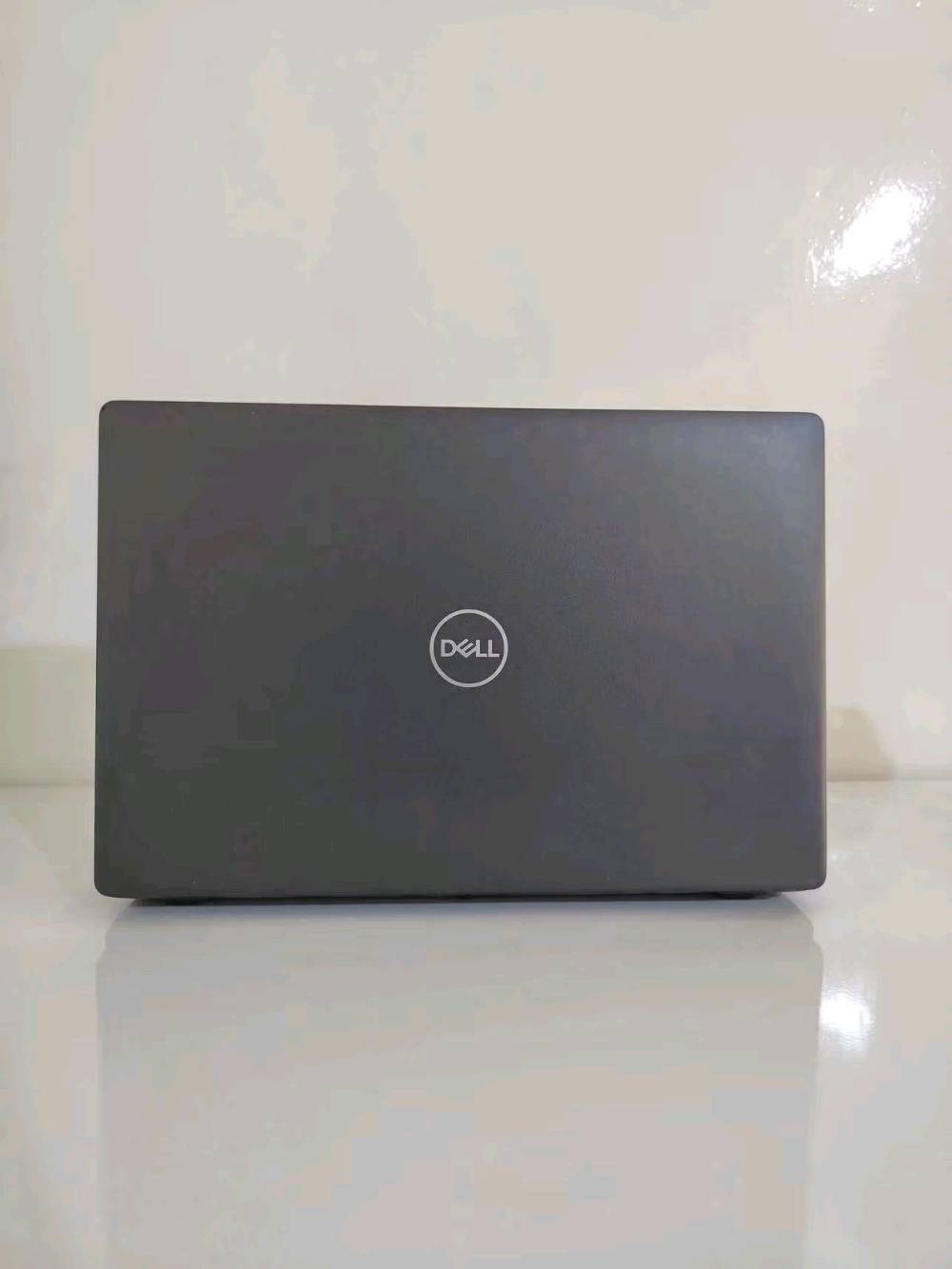 جهاز مرتب وقوي بمعالج Core i7 H  جيل 9 — 💰وبسعر  360 الف  فقط🔥
💻  Dell Latitude 5401
⚡ Core i7 H| الجيل 9
🧠  8 GB DDR4 | قابل للتطوير
💾  256GB SSD M.2| قابل للتطوير
🖥️ 14 
 ✨4 GB Intel Graphics| كرت شاشة مدمج(داخلي)      

✅ يفيد للدراسة، البرمجة، الأوفيس،المهندسين

🛡ضمان اسبوع مع وصل ضمان يضمن حق الزبون 
🚕التوصيل مجاني لجميع المحافظات
🎁ملحقاته: 
🔌شاحنة اصلية
🖱ماوس 
💼حقيبة
📩 التواصل واتساب :***********
قناتي التلي:  https://t.me/ah_lab03