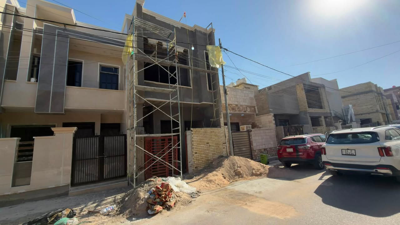 سلام عليكم 🫡 عقار للبيع 🏠
على قيد الإنشاء، تسليم مفتاح، مساحة 100 متر، الواجهة 5 نزال 20 📏 في حي الجهاد المسألة والعدالة 📍 مجاور مجمع نسيم 🏢.
بناء حديث وشغل حلو ✨، يحتوي على 3 غرف نوم 🛌.
للاستفسار: *********** 📞 مكتب العدل للعقار.
