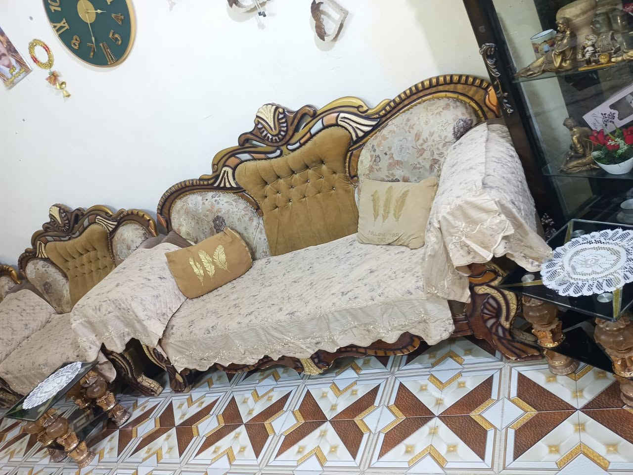 تخم ملكي ويا مفرش هديه السعر 300وبي مجال الموقع ديالى الخالص قرب فلكة مصطفى جواد ***********
