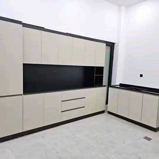 كاونتر خشب تركي MDF ضمان اربع سنوات مغلف طبقتين ميلامين يعني ضد المي والحراره والرطوبه سعر المترين ارضي ومترين ملحق وسنك متر ونص مرمر ٦٠٠. الف ضمان اربع سنوات