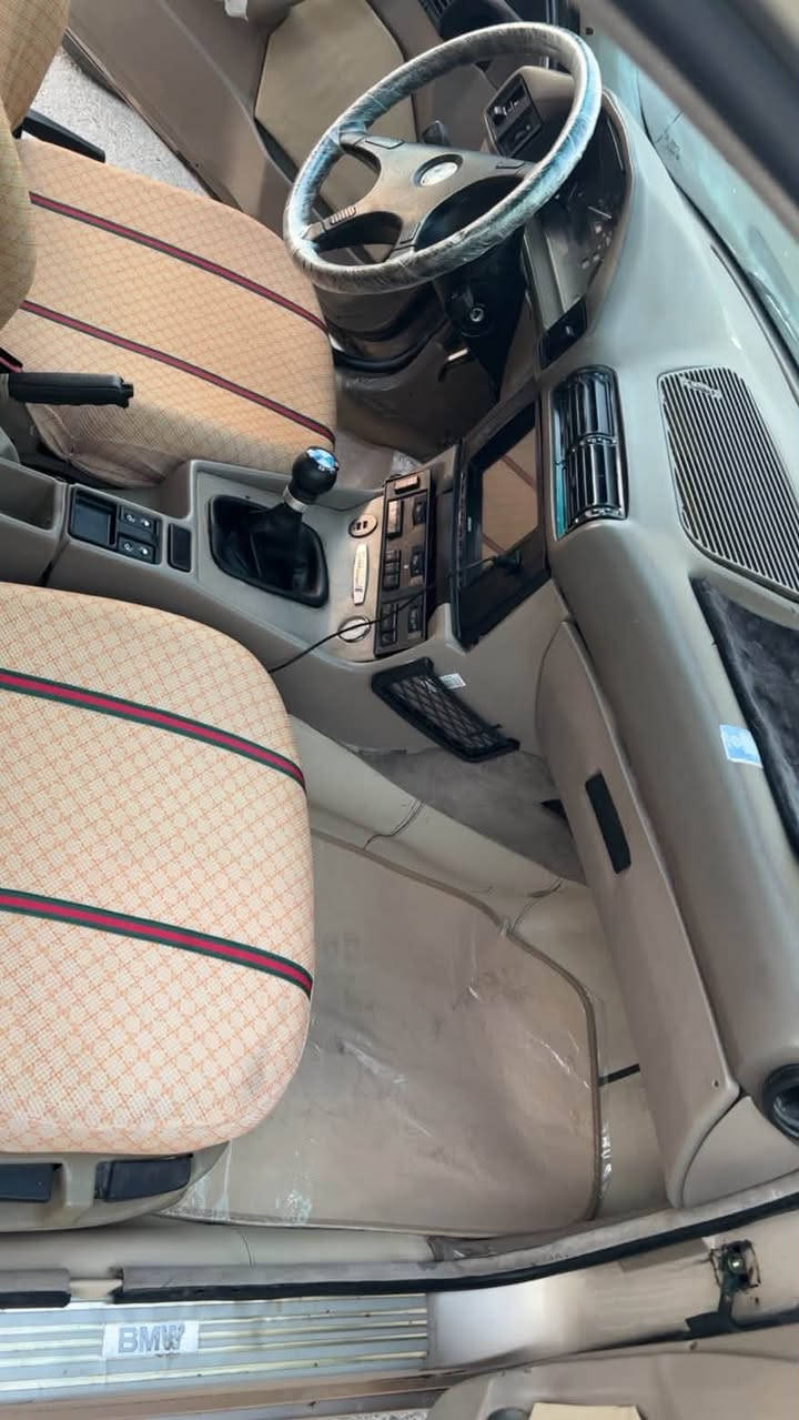بي ام دبليو ٥٢٠ • جير عادي • فول مواصفات