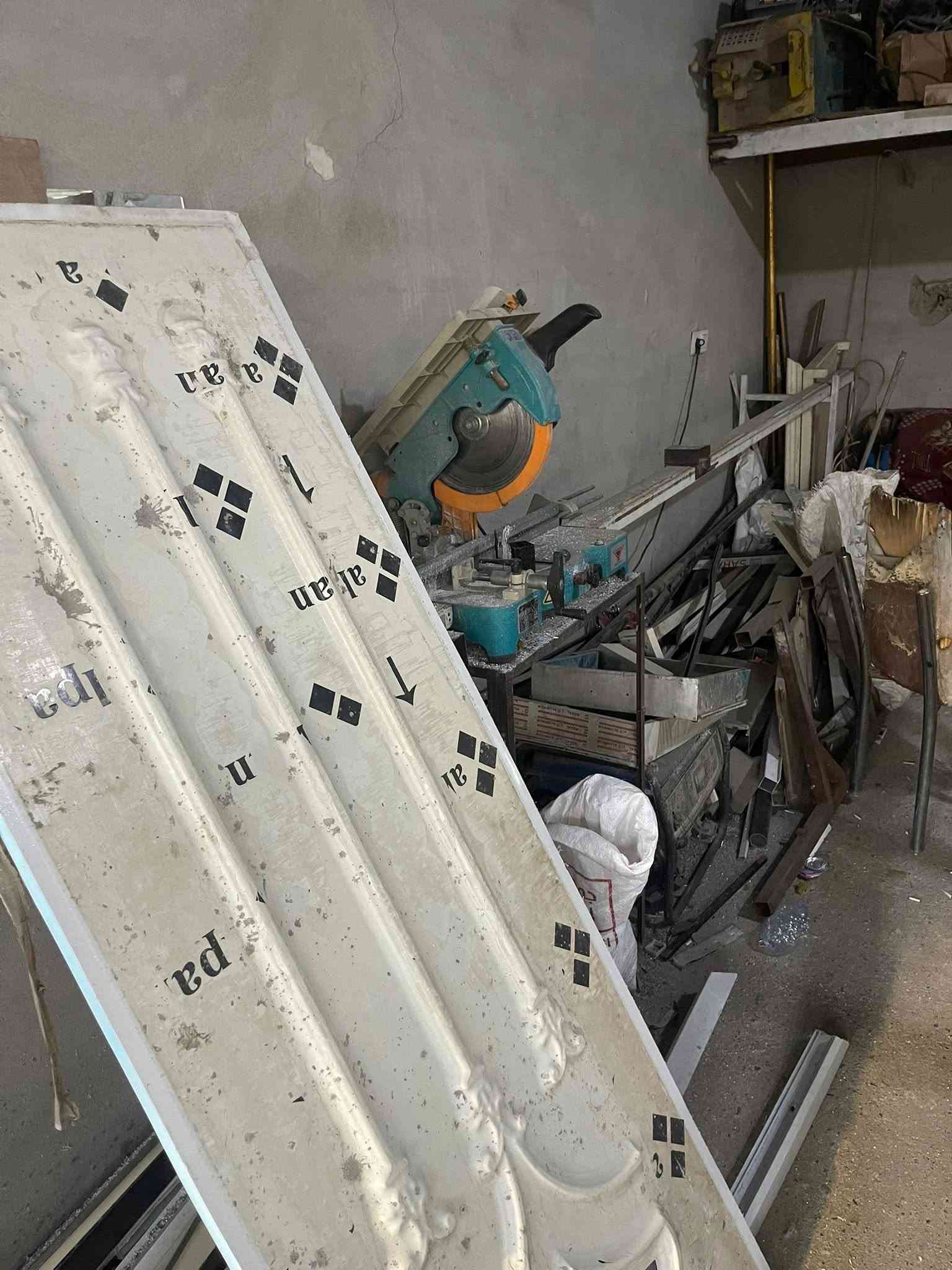 السلام عليكم اخوان مكلف بلنشر معمل pvc بلاستك تركي 3 فيس شغال شرط الفحص 6 قطع ويا الكمبريسر جبير 500 لتر مع معمل المنيوم طبر كتر معواجة  كامل. للبيع. مكانة بكركوك. الشراي. يتصل ع رقم صاحبة. اني مكلف ‭***********
