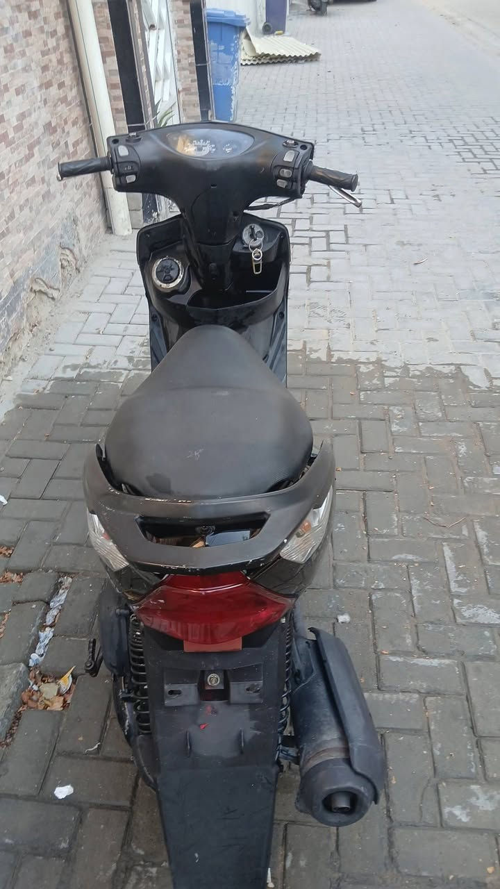 سلام عليكم دراجه ثعلب ١٤٠ للبيع شباب دراجه نقصها كلجات بس ومن ناحيه مفتوحه او لا مادري ماخذه من لشارع اني سعر ٧٢٥بيها مجال بسيط مكاني بغداد الحريه 
***********
