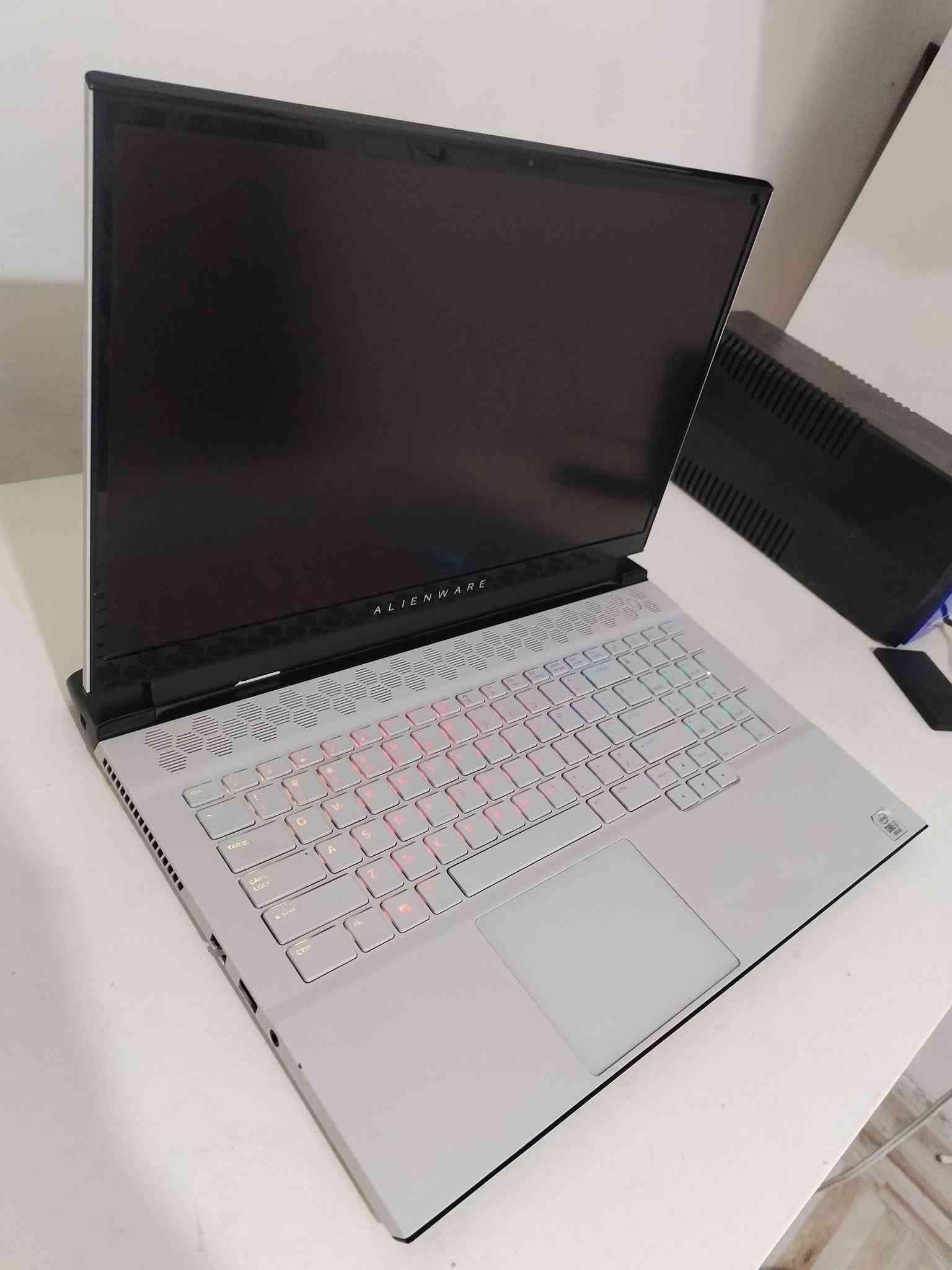 Alienware m17 • ٢٠٧٠ سوبر • i7 جيل 10