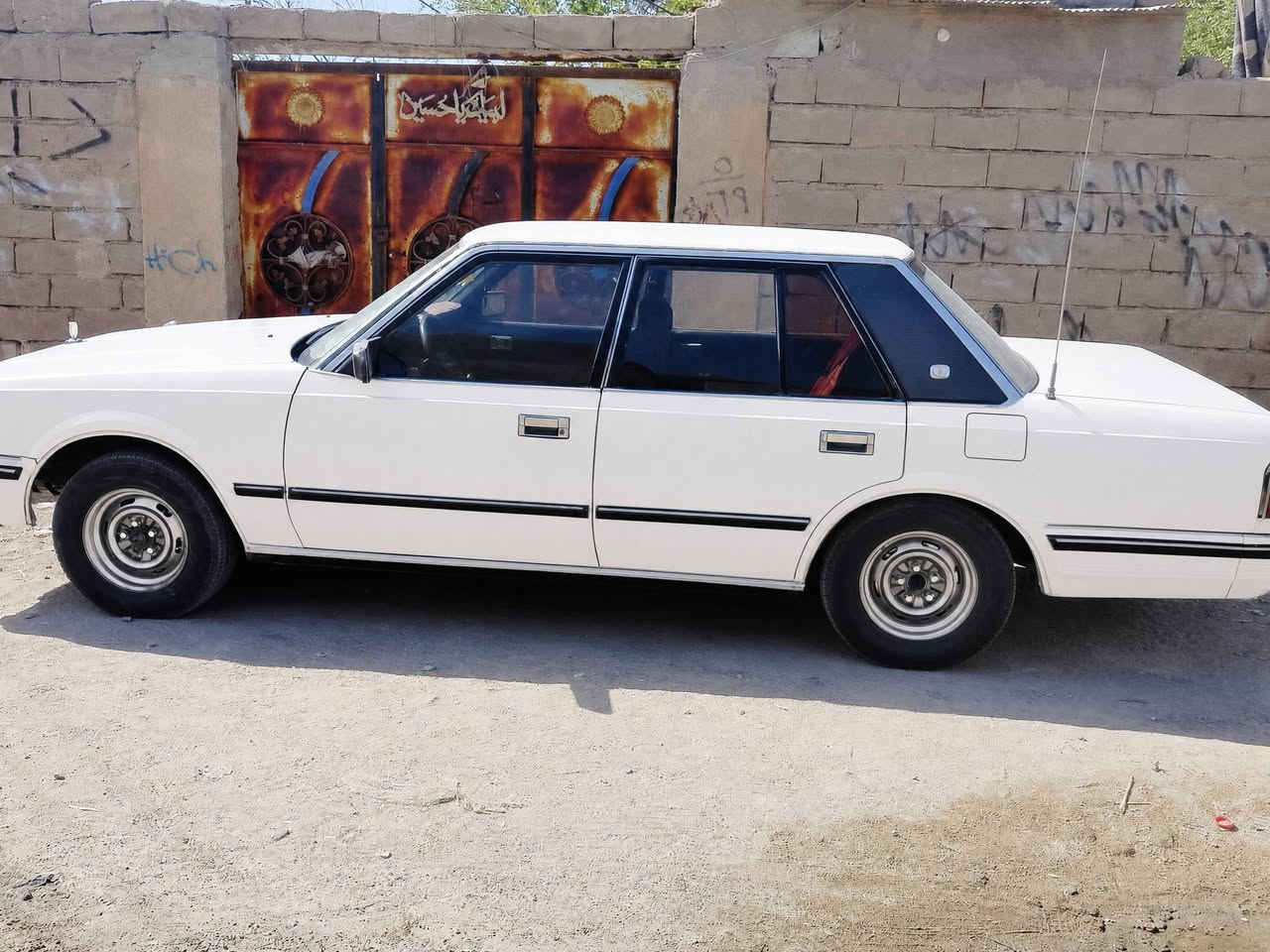سلام عليكم
سوبر موديل 85 شكلها مرتب وحلو تخم تاير جديد 
مكينتها 2500vvti كير عادي كربائياتها تبريد جاهزه من كل النواحي والسيارة جاهزه اللاستخدام سيارة عملية وحلوه سياره موجوده بالبصرة وراعية بالبصرة ورقمها بغداد 
سنويته مامنتهيه لل27 
السعر 44 
***********
