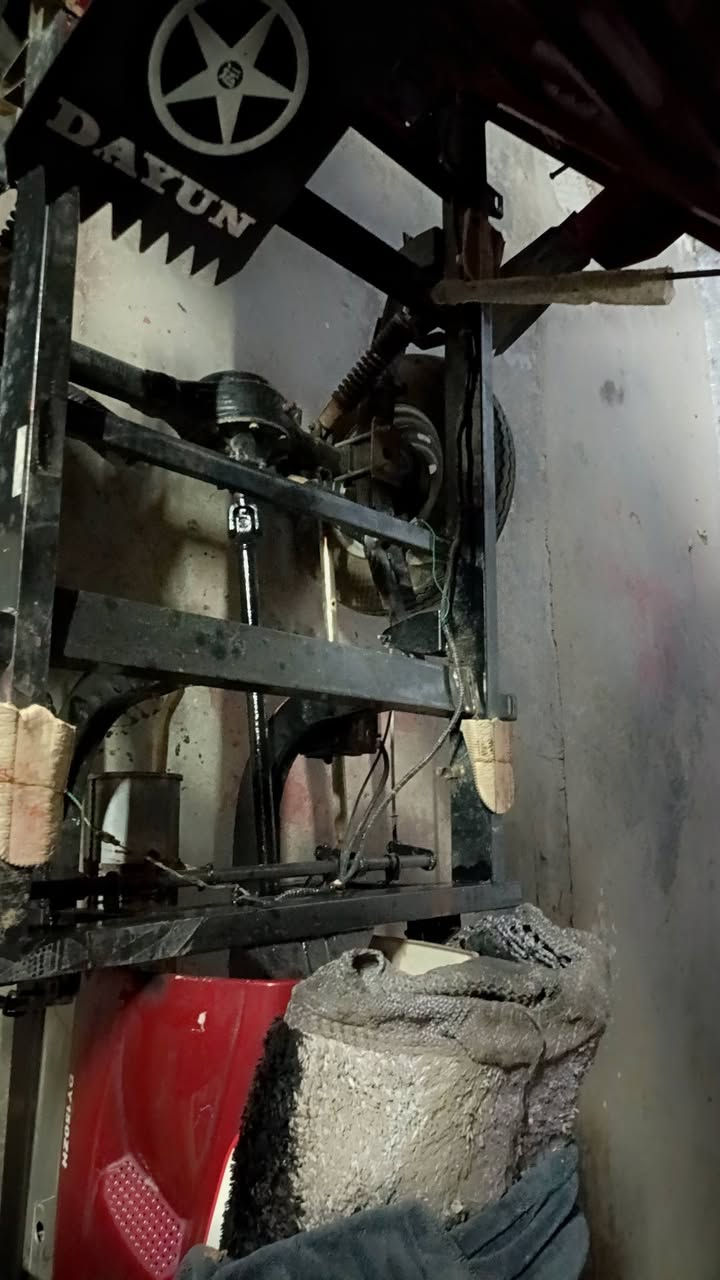 ستوته دايون ٢٠٢١ شاصي مكفول من الحيم بدي بلادي كهربايات كلهه شغاله سلف  هندر محرك جديد متصرف عليهه الف تايرات جدد  أوراق اصولي شركه المصطفى السعر مليون و550وبيهه مجال مكان بغداد المدائن ***********
