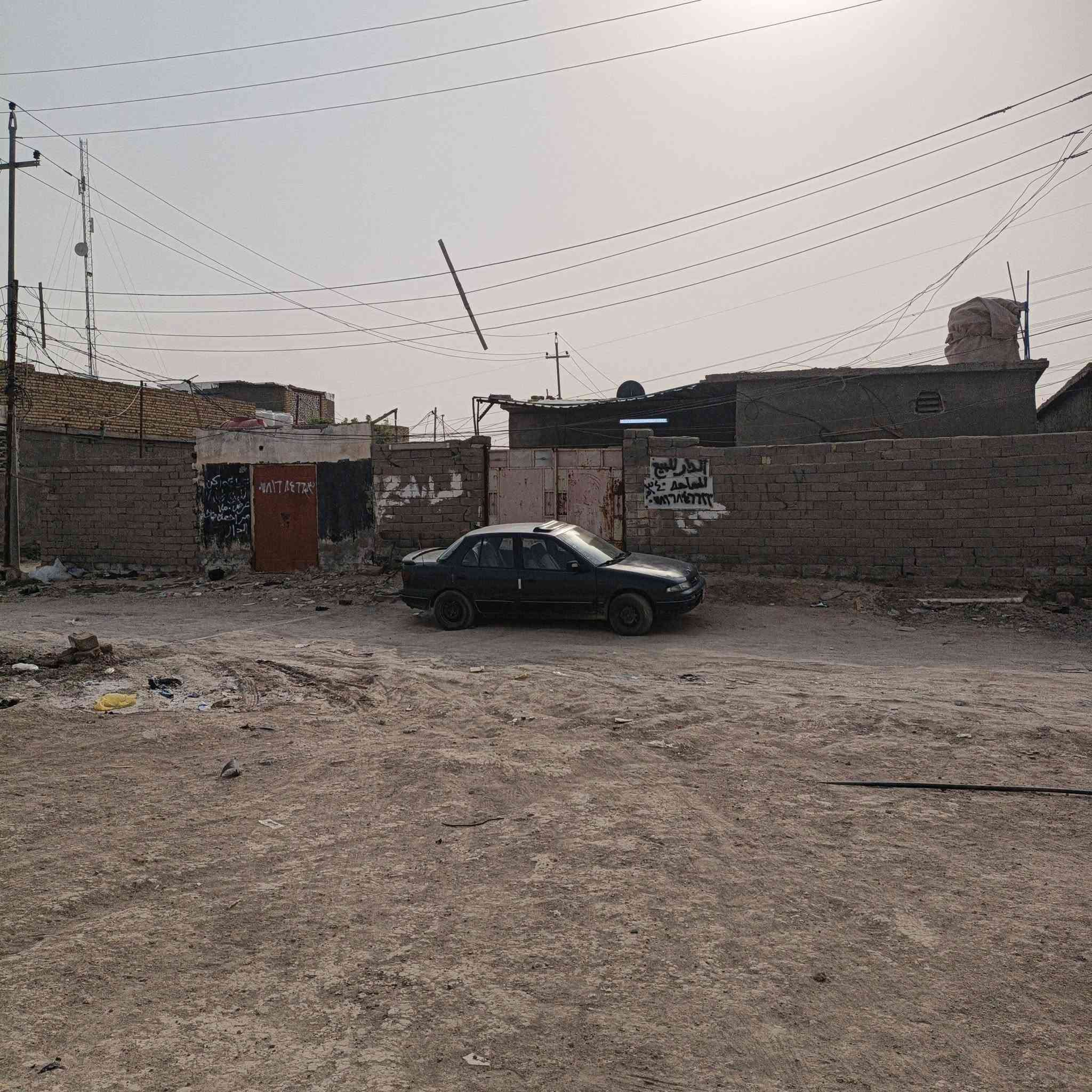 السلام عليكم بيت زراعي لبيع بيت ركن  بل صخين بنزلت شارع المصطفئ بيه وصل تطويب البنا بلوك الاساس كونكريت مسلح والسقف كونكريت  غرفتين وصاله ومجمع صحيات  ومطبخ ودوانيه مساحت البيت البناء 208 وبصغه قطعه من ظمن البيت 128 البيت عوزه سراميك وصبق فقط كهرباء وماي ومجاري
الشراي يتصل ويجي يشوف البيت وبيك خير ودلل
لتواصل عل رقم *********** ***********
