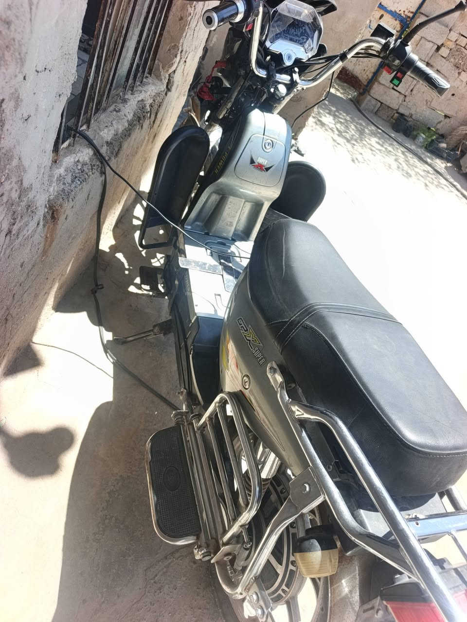 دراجه البيع شادله قراض جدد شاشه ويديه واير بريك وبنزات لبارحه شديتهن و لبطاريات يمشنك فوك 30 كيلو  سعر 240 مكان الصقلاويه تصال *********** ويرهم مراوس
