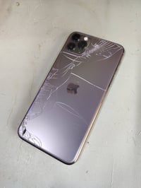 ايفون ١١ برو ماكس ذاكره ٢٥٦ مبدل شاشه اصليه مال تفصيخ ومبدل بطاريه  ال...