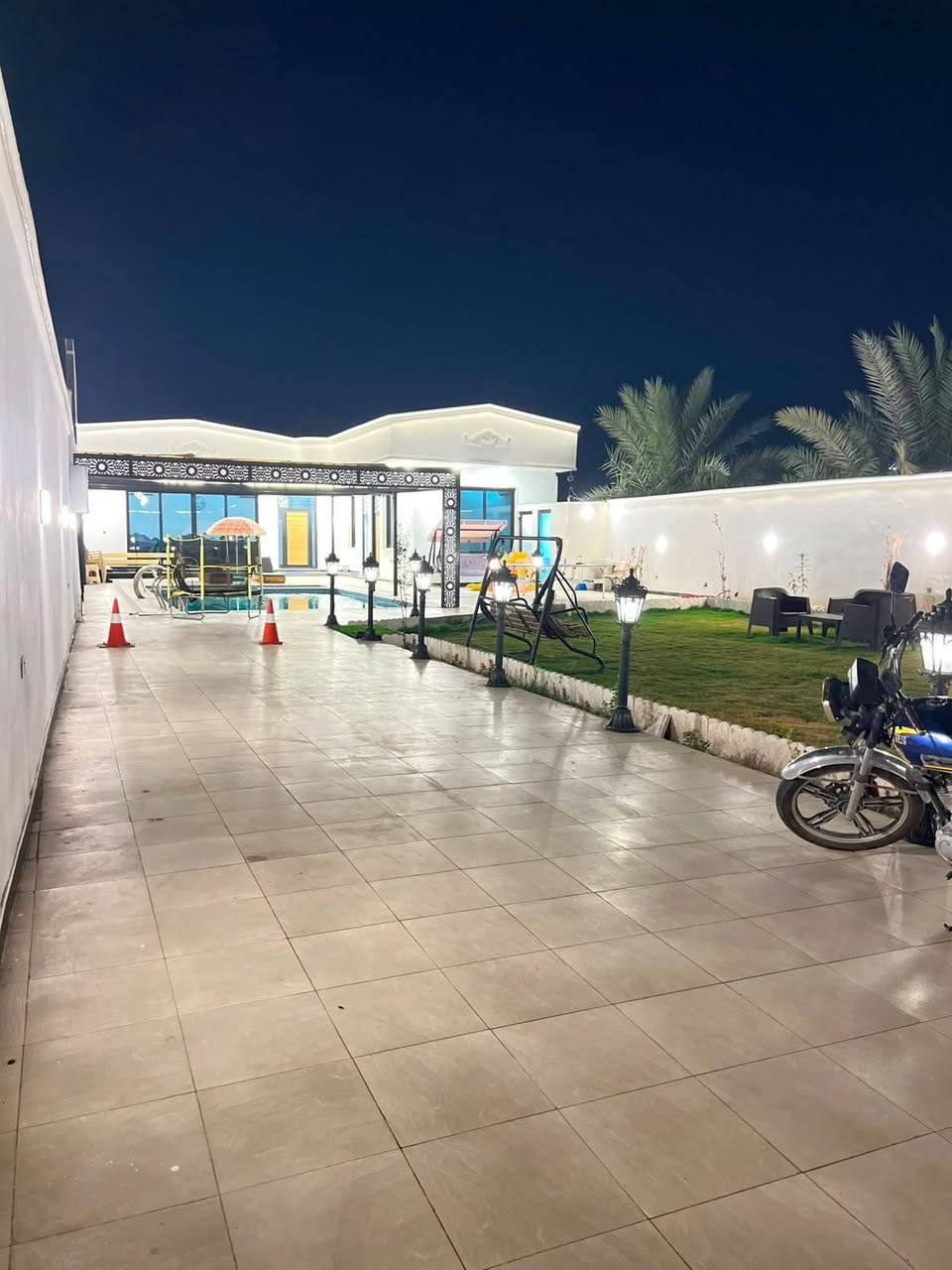 السلام عليكم مزرعة للإيجار بغداد الدورة البوعينين متوفر حجز طيلة أيام الأسبوع وبأسعار مناسبة للحجز و الاستفسار ***********
