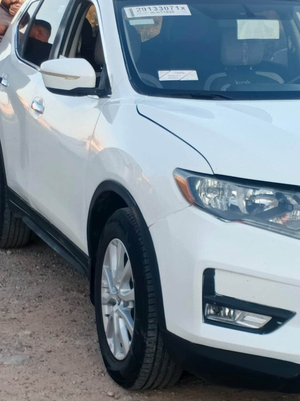 نيسان روج 2017 AWD SV زور خاوينه 2 بارجه نيوي سيوخ بي داخلي بي ارباك غرامه 5 وه رقه سعري دي ته خار سه نوي ره قم نوي ره قم واساب ***********ره قم موبايل *********** اكر, نينوى
