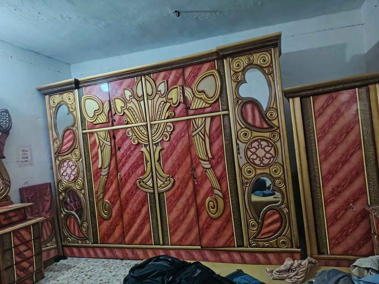 @الكل 
السلام عليكم
غرفه اخشاب صاج تكمه 
العنوان بغداد بوب الشام شارع بيت وزيره مقابل انتصار ام صيدليه 
للتواصل ***********
