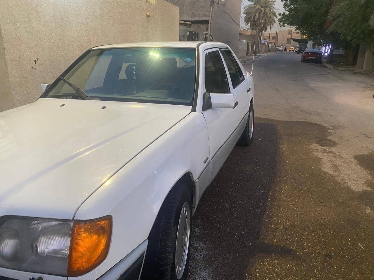 للبيع مستعجل  مرسيدس مديل 1987محرك 2500 تخم تاير جديد وكير ومكينة وتبريد شغال  خير من الله السعرللاتصال  ***********
