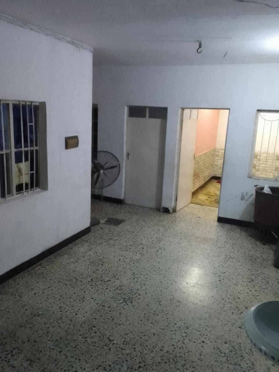 لسلام عليكم بيت للبيع 110 متر طابقين بي 6 غرف نوم مكاني مدينه لصدر قطاع سعر 160    قطاع      31 مقابل جامع لحكمه ***********
