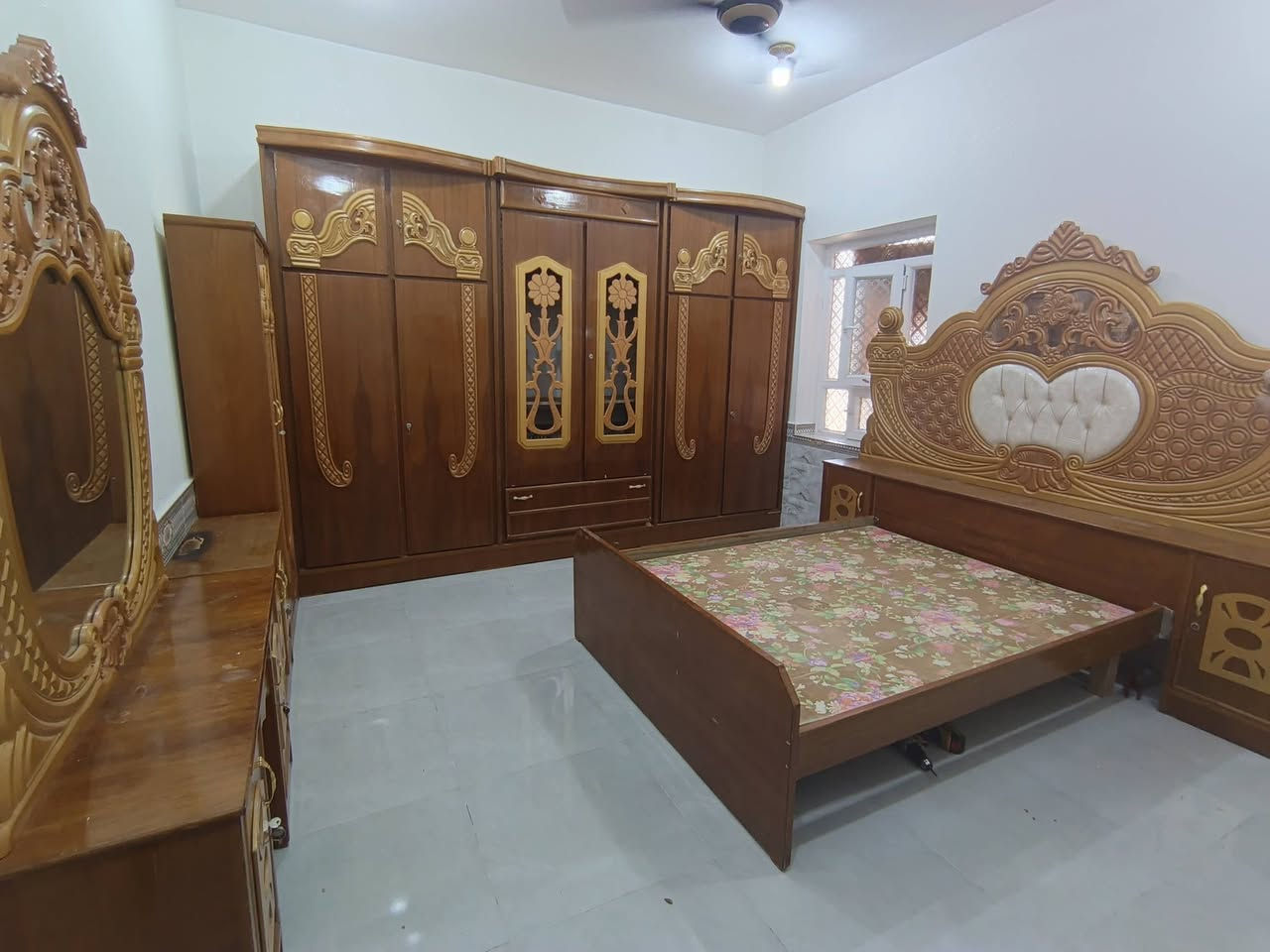 يوجد غرفه السعر 800 وبيه مجال الاستفسار على هاذا الرقم ***********
