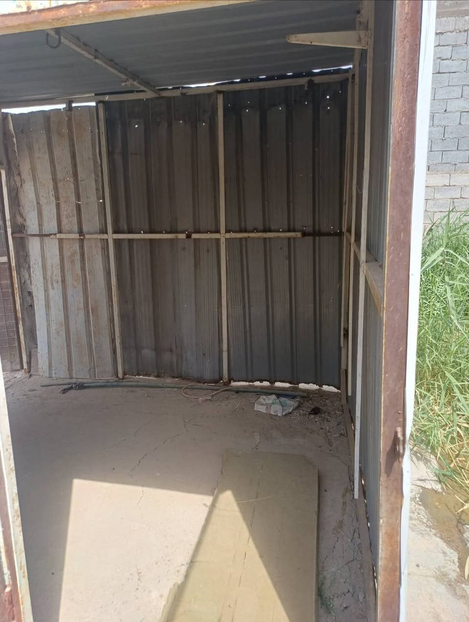 السلام عليكم 
جنل شخاط وجينكو (سقف بيت كامل)
محل جينكو كامل هو والراسطات
باب سياج
سقيفة حديد
ابواب وشبابيك حديد 
الفلوجة حي جبيل قرب مجمع الرحاب
السعر ٥٠٠ وبيهن مجال بسيط 
***********
بي واتس اب
