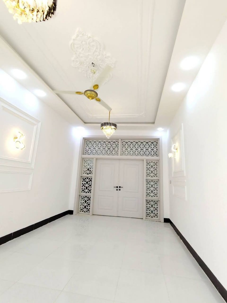 بيت 150متر 
 شارع المطحنه 
النجف الاشرف
بنيان جديد
طابو سند 25زراعي
رقم التواصل ***********
بيت كلش مرتب بنيان جديد
