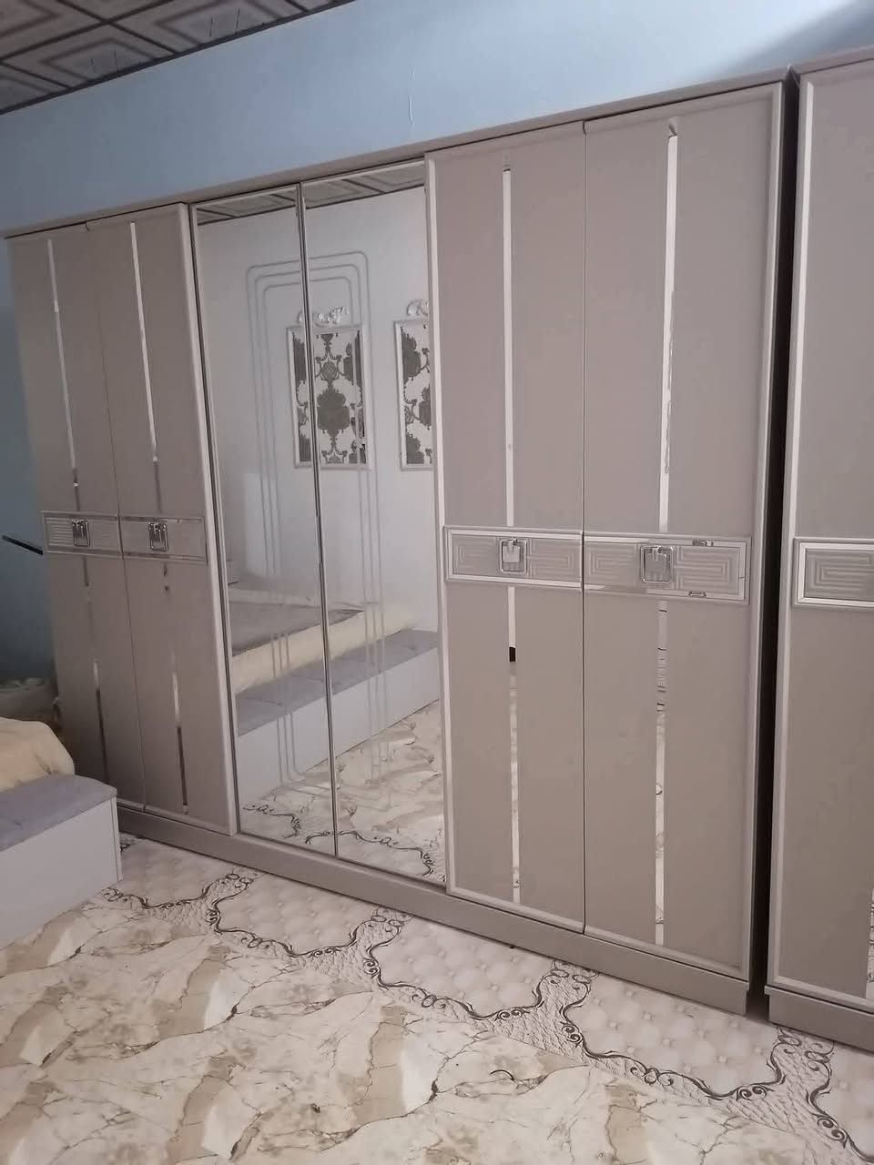 غرفة ضخمه تركي نضيفه كلشش كلش نضافه 100من 100ستخدام شهر واحد زلق مابيهه السعر مليون وربع وبيهه مجال والشراي يتصل على هاذه الرقم ***********
