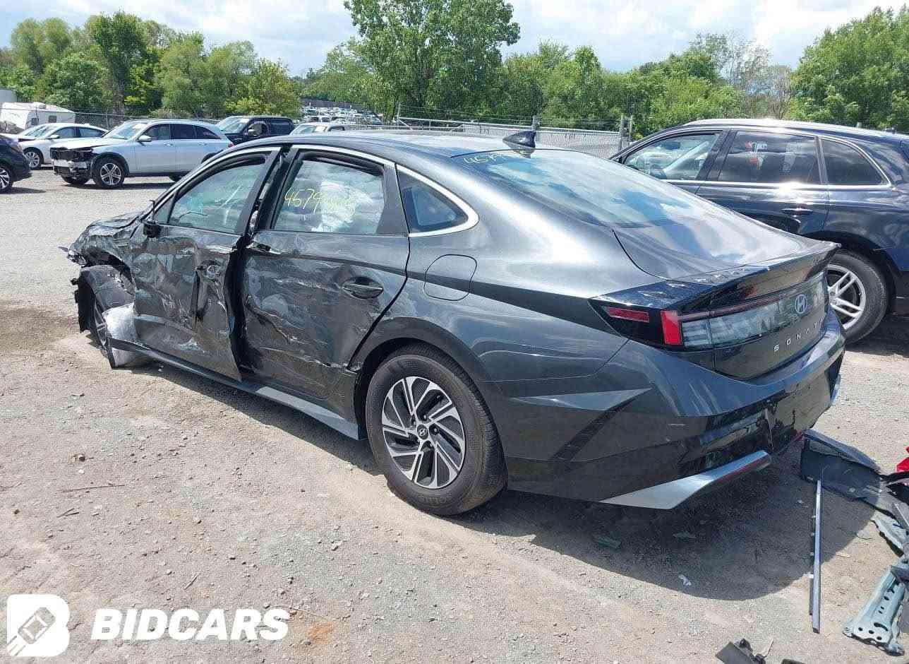 2026 Hyundai Sonata, Hybrid Blue
میل ڕۆشتووە8000
4 پارچە دەبێتە بۆیاخ لەگەڵ یەک لا شان 
لە رەسمەکەیا هەموو شتێک دیارە
نرخی 86$ بەبێ چاککردنەوە تاوەک و مێرسین أربيل, العراق

نص مكتوب في الصور:
- BIDCARS
