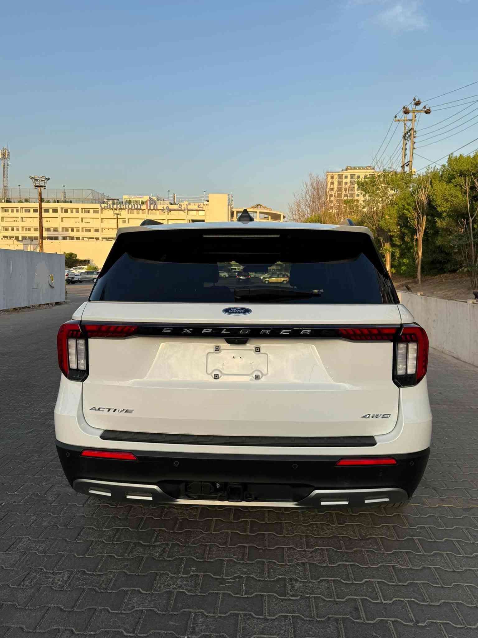 سيارە:-   FORD EXPLORER 2025
رۆیشتن : ٣١ هەزار مایل
نرخ: ٣٣٠$ 
مەکینە : ٤ پستن ٢.٣ تۆرب
مواسەفات :  ACTIVE  دبل اکسل ٤*٤ پانوراما کوشن جلد کشن هیتر صندوق کهربائی بەسمە شەغال شاشە کەورە هتد 
زیانەکان : یەک دەرگای سبغە دوو جێگای کارت و pdr  
ئێرباک : نە تەقیوە هەمووی بەشەرت  
رقم شاسی : 1FMUK8DH7SGA07415
شوێنی سەیارە : اربیل
کۆرەک : ***********
ئاسیا سێل : ***********
شرکە رێبوار سالار صالح 
هەولێر جادەی ١٠٠ مەتری  بەرامبەر کۆمپانیای سعد
………………………………………………..
السيارة:-  FORD EXPLORER 2025
ماشية:- ٣١ واحد الف
سعر: ٣٣٠$ 
محرك:- 4 سلند  2.3 توربو 
مواصفات:- ACTIVE
حادث : بس واحد باب وية شبرين جاملغ امامي 
ملاحظة :  رقم شاصي صور حادث منشور  
1FMUK8DH7SGA07415
مكان سيارة : اربيل 
تفاصيل اكثر الاتصال علی ارقام التاليه 

كورك : ***********
اسيا : *********** 
شركة ريبوار سالار صالح 
اربيل شارع ١٠٠م مجاور شركة ازاد
