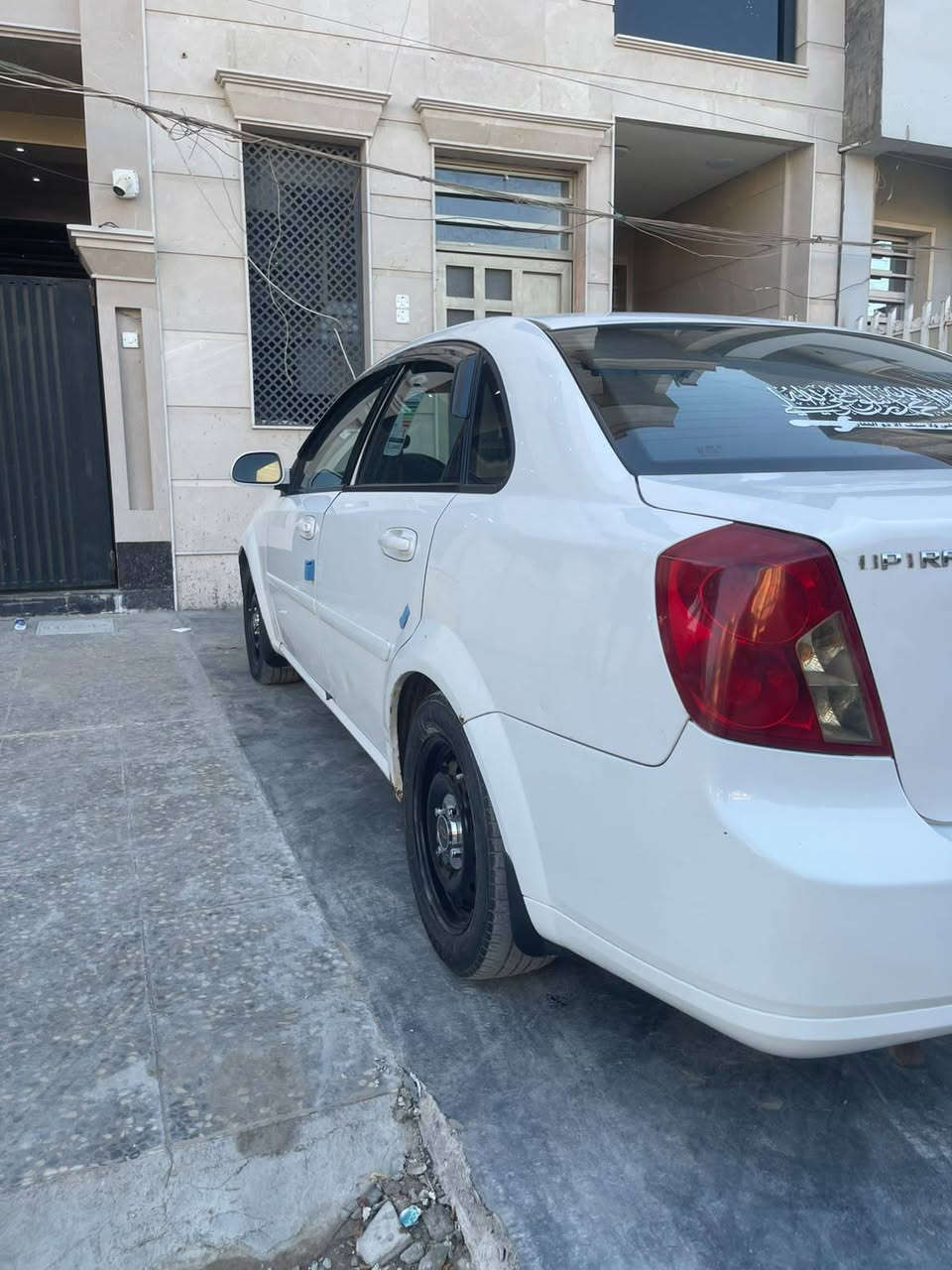 .
السلام عليكم 

اوبترا شوفر ليت موديل 2007 محرك 1600
رقم بغداد بسمي السياره تحويل ثاني يوم رقم جديد نكليزي سنويه ما ساقطه بعدهي  السياره خير من لله 
حداديه اماميه وخلفيه نص عمر تخم تاير تبريد شغال 
كهربائيات كلها شغال السياره بيها بنيد وجاملغ جهت سايق صبغ  السياره ترايك وين متريد واتساب *********** السعر 65 وبي مجال
