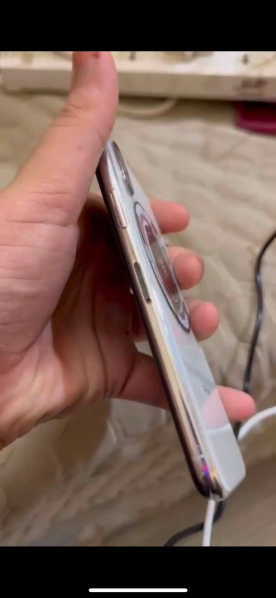 سلام عليكم ايفون x عادي مبدل بطاريه اصليه 100 ومبدله شاشه نوعيه تخبل فيس ايدي عاطل الحواف يلمعن خوان مراوس ب ريدمي نوت 10 برو وسعر الجهاز 150 تره المراوس راسبراس واتس *********** وهاي القطعه السوده لزكه تره
