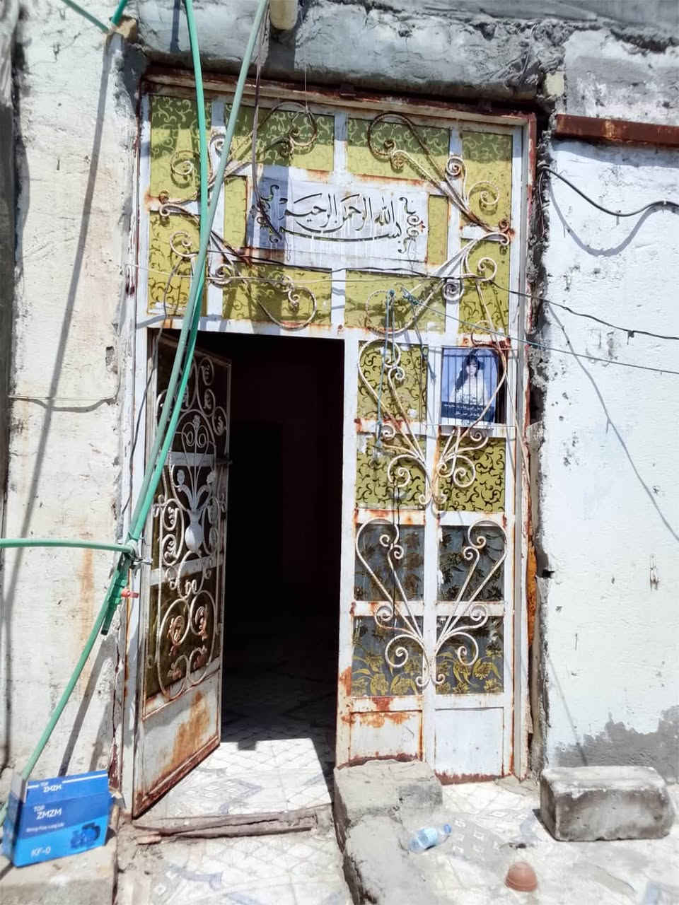 بيت للايجار استقبال وهول وغرفه ومطبخ وحديقه القبله حي الشهداء شارع افران النرجس سعر الايجار 400 للتواصل ***********
