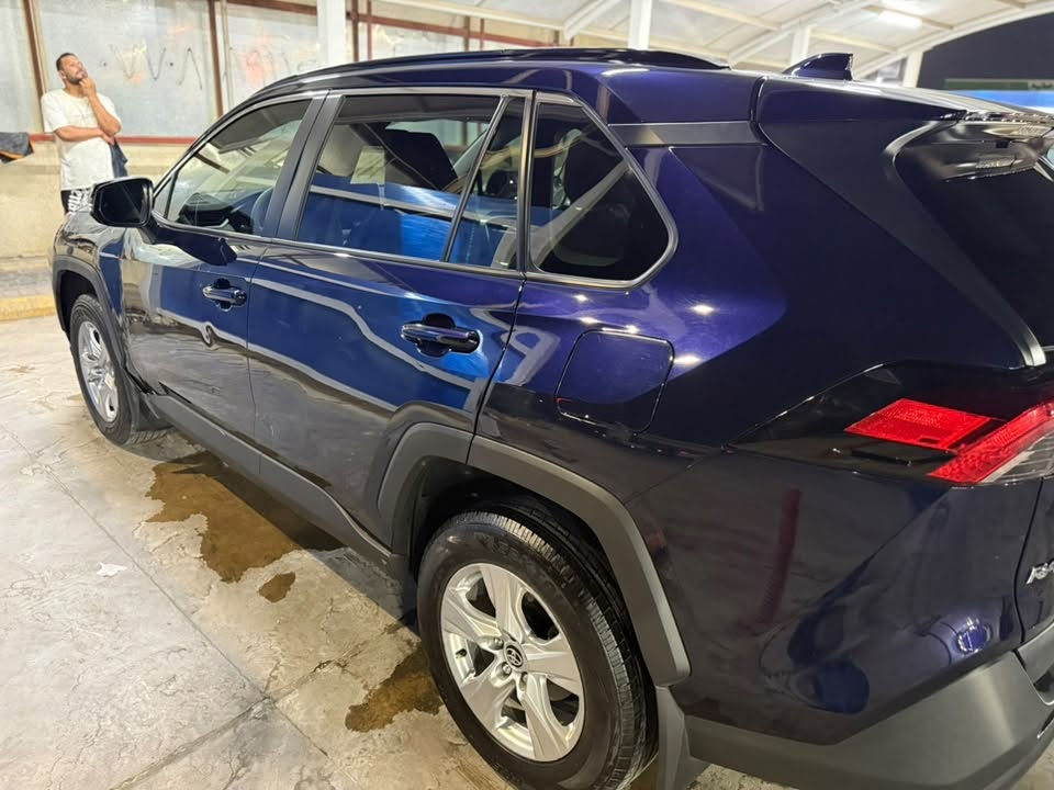 السلام عليكم
🚘 للبيع فقط 
تويوتا RAV4 
بانزين السيارة موديل 2025 ماشية 13700 
رقم شهداء بأسمي اني مستوردهة
اللون ازرق نيلي
🔹 وارد أمريكي 🇺🇸
🔹بدون قطرة صبغ
🔹 ذيل الجاملغ الامامي اقل الشبر تعديل بدون صبغ غلفته فابيانو بس
السيارة سستم كامل 
🔹 جاهزة من كل شيء
📍 الموقع: بغداد – البلديات
السعر 225 ورقة وبيه مجال بسيط
رقم ***********
