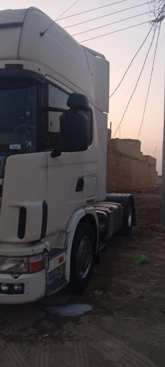 السلام عليكم  سكانيا 2002 انبار  انكليزي بسمي مكينه 420 اوربيه ستوني شاده تخم تاير شرط سفره وحده طالع بي السياره مربوطه براد بالسنويه السياره مانقصه كلشي جاهزه للعمل باتري جديد تبريد ثلج مسويله ادامه عامه والسياره خير من الله الشراي يتصل ع الرقم ***********
السعر 140 ورقه وبيه مجال حك الجيه

نص مكتوب في الصور:
- ***********