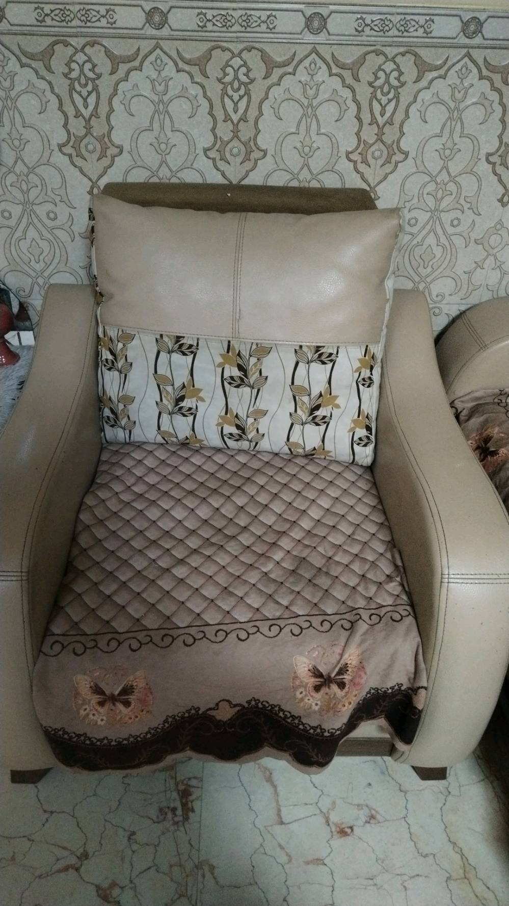 ضد ​🛋️ تخم تركي فاخر للبيع 🛋️
​✨ العدد: 10 مقاعد
​4 كراسي مفردة 🪑
​قطع كبيرة تتحول إلى جرباية 🛌 وبداخلها مساحة تخزين واسعة 📦
​⭐ النظافة: 90% وحالته ممتازة جداً
📍 المكان: بغداد - بغداد الجديدة 📍
💵 السعر: 350 ألف دينار فقط!
​📞 للتواصل والاستفسار: ***********
