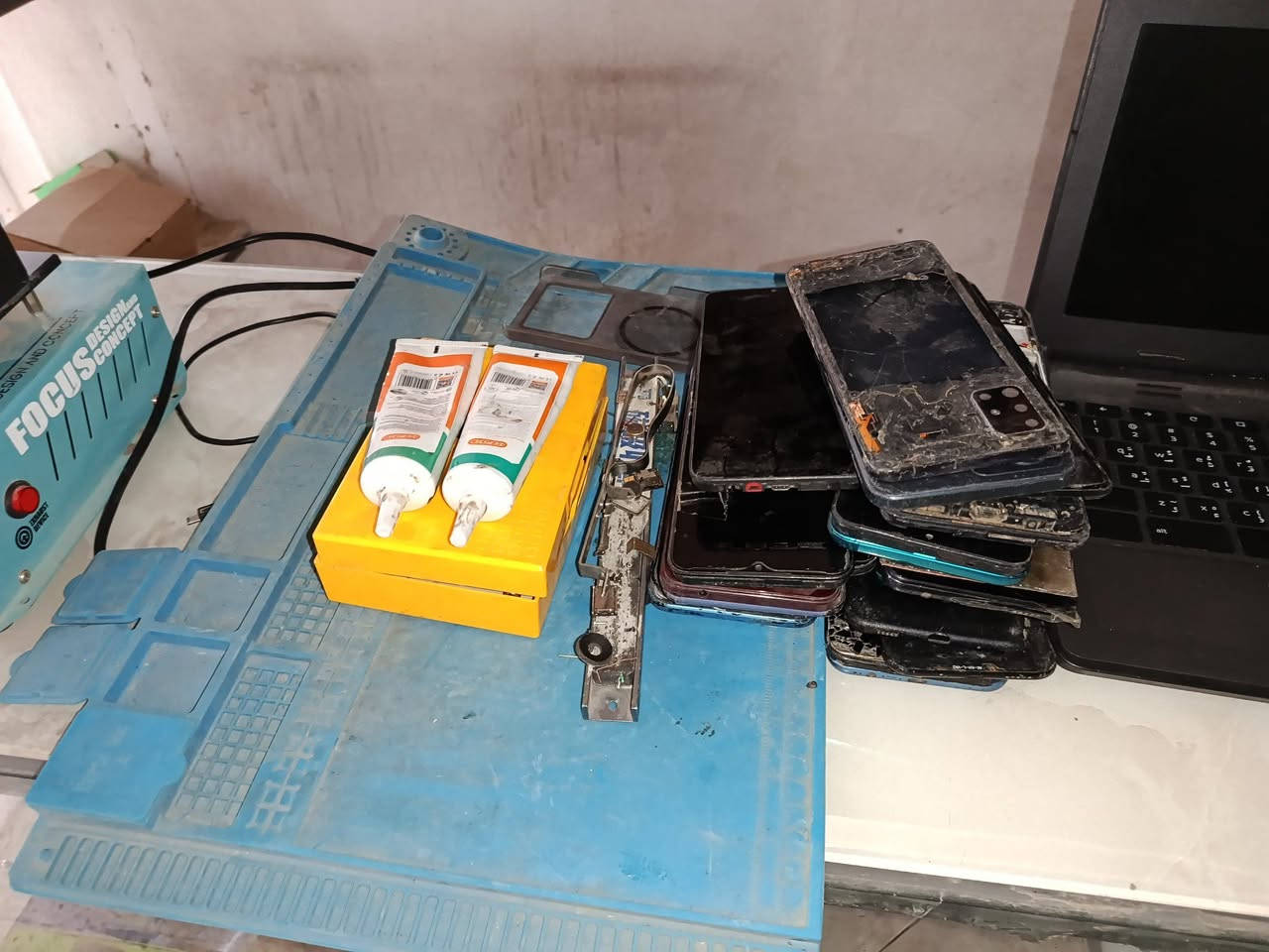 مستلزمات صيانة • شاشات أندرويد وآيفون ١٨ • شلعة كاملة