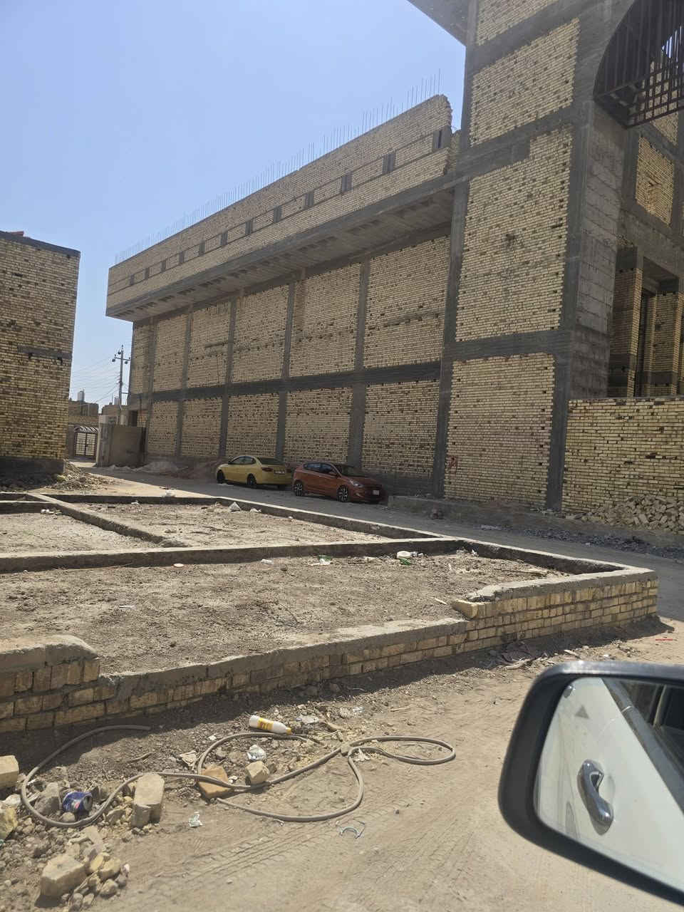 بتلو للبيع ١٢٠ متر ركن اباب المعهد او الفله مالت حجي حسن الثانيه الاربع سايدات حي الجمعيات ٣٥ وبي مجال للاستفسار الاتصال على ***********

نص مكتوب في الصور:
- Sim Slam . الآن
- متوفر بتلو ركن مساحه ١٢٠ م مقابيل باب الفله او المعهد
- بشارع الشبكه الجديده جاهز وكامل مدفون ومحدول
- وصونده مي مطلعله وربطة مجاري مطلعله تعال وابني
- كبل سعره ٣٦ مليون
- ٠٧٧٦٦٣٣٩٩٣
