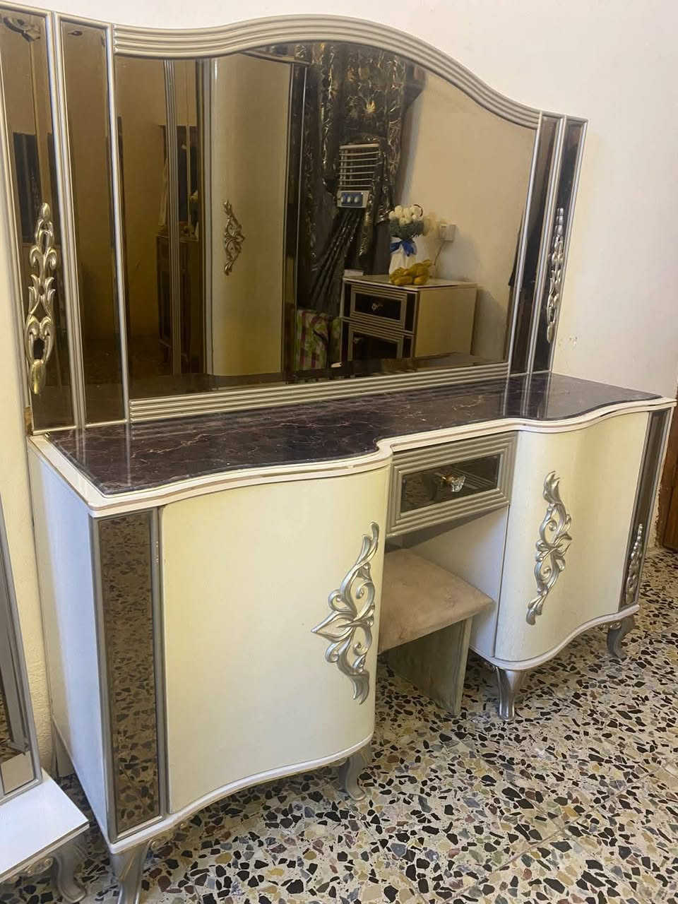 غرفه كويتيه 9 قطع ضخمه ب750 كربلاء
