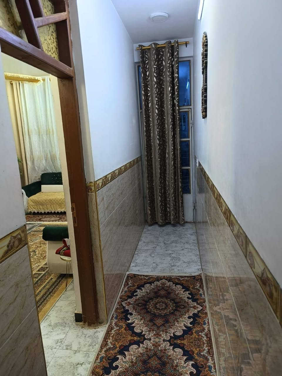 سلام عليكم بيت للبيع مساحه 100 م واجه 5 نزال 20 الموقع بدايه المربع الثاني مقابل ماركت الشام  بناء حديث درجة اولى   يحتوي على استقبال مدخلين  + منور ومطبخ ترك جانبي. وحمام   وغرفه نوم
الطابق الثاني 2 غرفه نوم وحمام. + بيتونه وسطحين 
للاستفسار اكثر   *********** واتساب
سلام عليكم بيت للبيع مساحه 100 م واجه 5 نزال 20 الموقع بدايه المربع الثاني مقابل ماركت الشام  بناء حديث درجة اولى   يحتوي على استقبال مدخلين  + منور ومطبخ ترك جانبي. وحمام   وغرفه نوم

