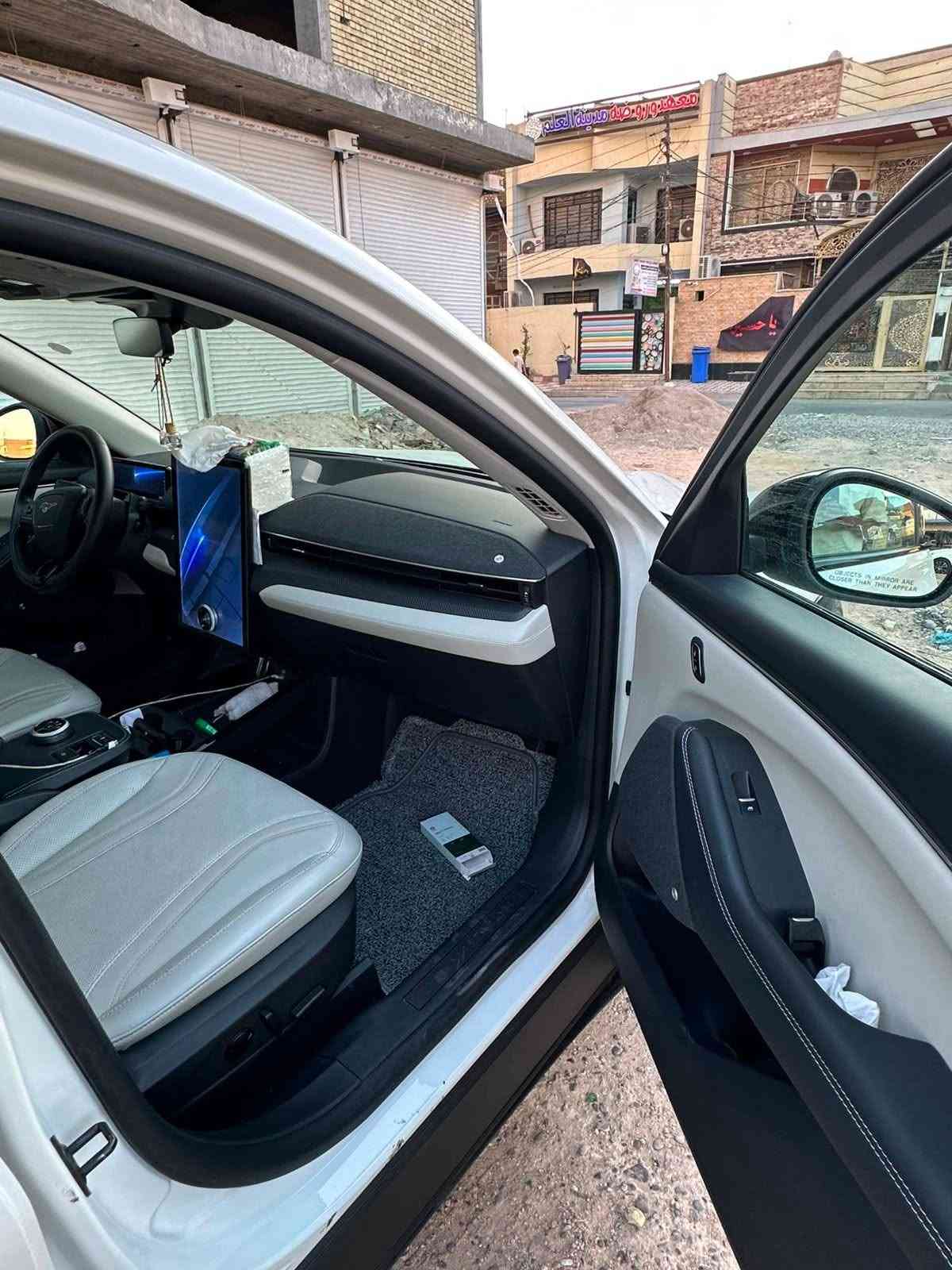 موستنك ماك اي بريميوم موديل 24 السياره فول مواصفات بدون ايرباك داخل اوف وايت كلش حلوه بالحقيقه احلى من الصور سعرها 185 قفل دخول شهداء مكاني البلديات او جميله رقم التواصل *********** علي المياحي 
ملاحضه ممكن المراوس بسياره رخيصه
