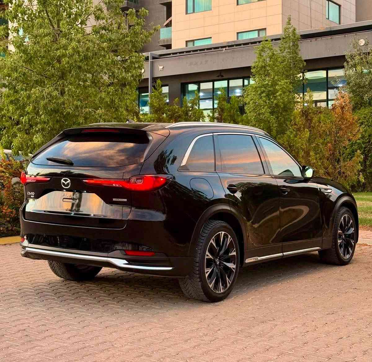 Mazda Cx-90 2024
PHEV Premium Plus

مازدا Cx-90 ٢٠٢٤
بلكن هايبرد بريميوم بلس
مواصفات فول فول بريميوم پلص
ماشي فقط 27 الف ميل
مواصفات 
Phev بلكن هايبرد
بانوراما ، فور ويل ، Face id ,داتاشو ، كيج الكتروني ، سماعه Bose , بصمة تشغيل ، ابواب بصمة ، بريك بسمه، سندوق كهرباء 
 كشنات جلد + كشنات تدفه تبريد ميموري  تبريد قطعتين  ABS,TC,navigation,wifi,GPS,Bluetooth,ECO,
شاشه كبير كاميرا 360 رادار 360 ، Auto Hold ، ٣ مود درايف Normal Sport Off-Road ، حساسات امامي خلفي 
لايت ليد زينون بگ لايت ليد
محرك ٢.٥  ٤ سلندر  تيربو شحن كهرباء بنزين

📍مكانه سليمانية
 بدون رقم تترقم شمالية

للستفسار :
‏Viber+Whatsapp
📞***********

MAZDA Cx-90 2024
 PHEV Premium Plus
مازدا CX-90 2024
مواسفات پڵەگین هایبرێد کارەبایی شەحن  بەنزین
Face id
بانوراما شاشه گه وره  5كاميرا  كاميراي 360 به سمه 
5 رادار  راداري 360 اميرجينسي بريك خه تي جاده
گيج الكترون بريك به سمه
كوشن جلد كوشن كاره با كوشن سارد و گه رم 
كوشن خزن شحن واير ليس
سوكان هيته ر 
ABS,TC,GPS,WIFI,NAVIGATION,Bluetooth,
ده بل اكسل AWD
راداري بيش و دوا لا ته نيشت حاسه ي بيش و دوا
تبريد مركزي پرده ي جامه ماني دواوه
لايت ليد و زينون عه ده سه ، جوله ي لايت له گه ل سوكان
مكه به ره ي boss  مكه به ره ي ناو صندوق
صندق كاره با 
ماوه ي روشتن ته نها ٢٧ هه زار
مه كينه ٤ بستون ٢.٥ تيربو پڵەگین

***********📞
شوين سليماني 
ژماره كاتي السليمانية, العراق
