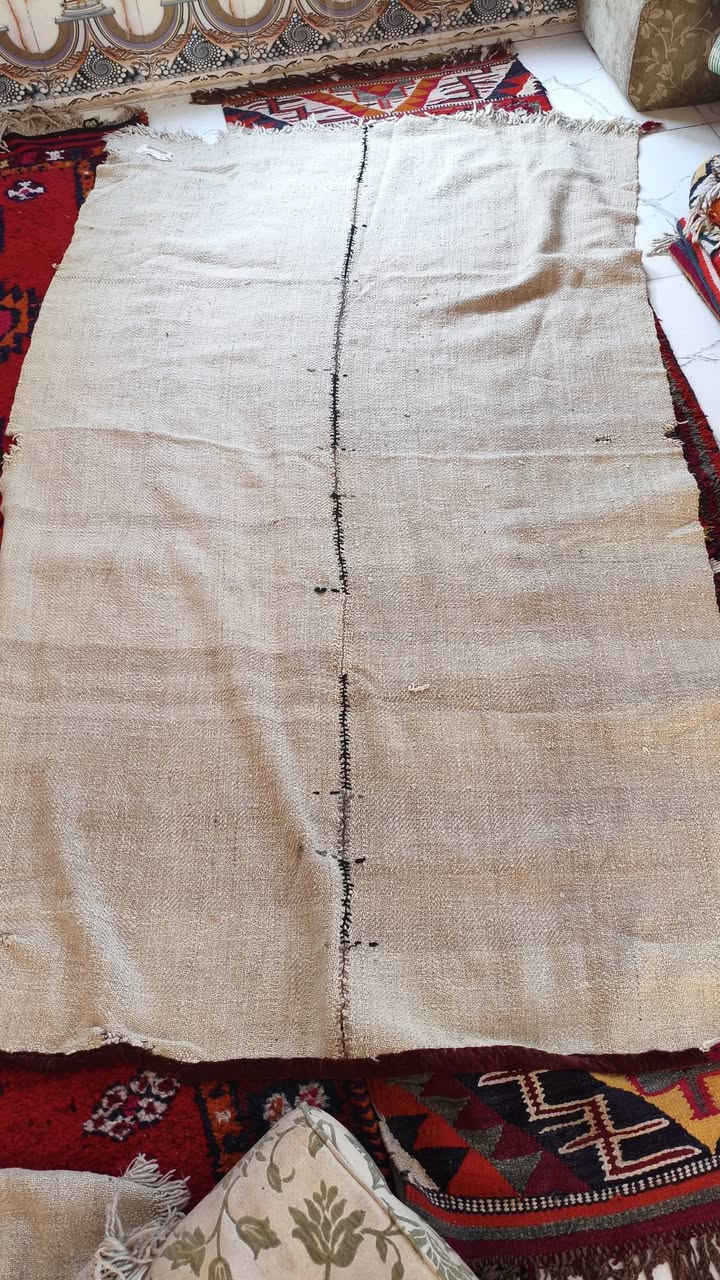سلام عليكم سجاجيد جديده للبيع ويزر بيض وغزل أبيض وأسود لمعرفة تفاصيل اكثر الاتصال على الرقم ***********
