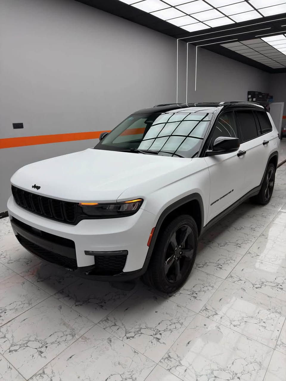 للبيع جيب جراند شيروكي Limited موديل 2023، 7 ركاب، 4×4، وارد أمريكي، ماشية 40 ألف كم، تقرير أمريكي تعمل وتسير، مغلفة PPF مطفي بالكامل، لون أبيض وجنوط سوداء وعتبات جانبية. السيارة نظيفة وجاهزة للاستخدام رقم بغداد باسمنا مكانها بالبصرة السعر 305 قابل للتفاوض 
(***********) الرقم
