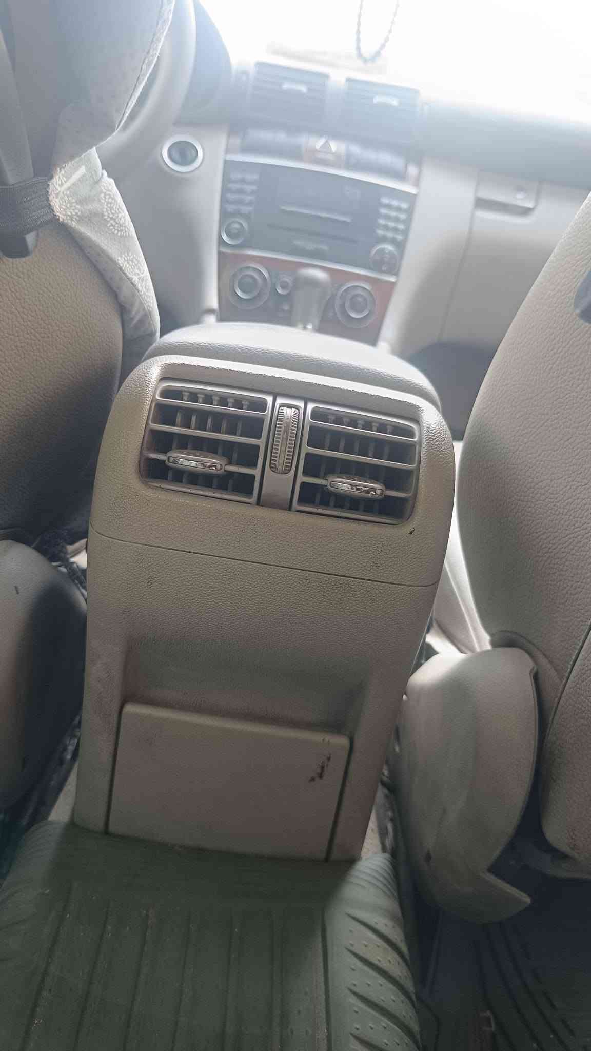 مارسدس C280 مديل 2007 رقم بغداد دولي
 فول مواصفات فتحه .تحكم استيرن جهتين.
كشنات جلد كهربائي.اشاير بلمري برده خلفيه 
 مصبوغه احزام جماليه .محرك 6سلندر 
.السعر 72ورقه بيع أو مراوس حسب القناعه 
رقمي استفسار أكثر ***********
