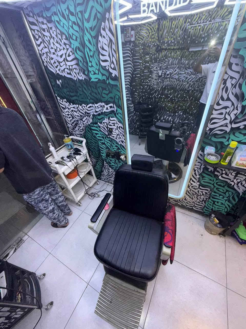االمحل للبيع بسعر مليونين وبي مجال للتواصل ***********

