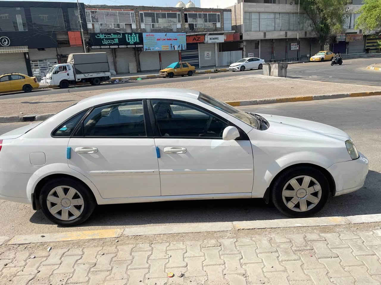 شيفروليه أوبترا موديل 2012
استخدام شخصي، مع اهتمام مستمر بنظافتها وصيانتها. 

المواصفات والحالة:
* موديل 2012
* ماشية 140,000 كم
* استخدام شخصي، ليست تكسي أو سيارة عمل
* مكينة وگير بحالة جيدة
* السيارة مرتبة ونظيفة من الداخل والخارج
* الصيانة والمتابعة مستمرة
* قيادة مريحة وعملية للاستخدام اليومي

الحالة الخارجية:
يوجد أثر ضربة بالجاملغ الأيمن فقط،

السعر: 82 ورقة وبي مجال
المكان بغداد
 ***********
