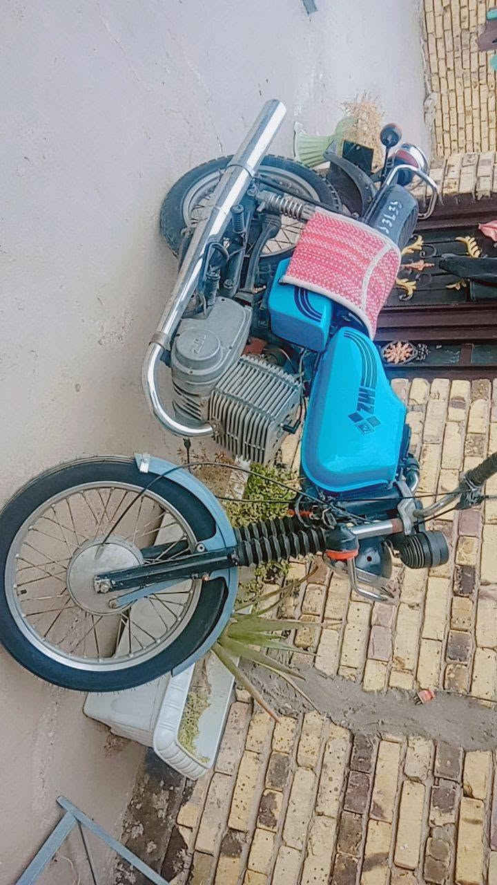 السلام عليكم دراجه  mz 82البيع برغي ما ناقص رايده مليون 400 رقم  وسنويه  بدون راعي  بيه مكاتبه  بسمي  مكان الدراجه نجف   رقم ***********
