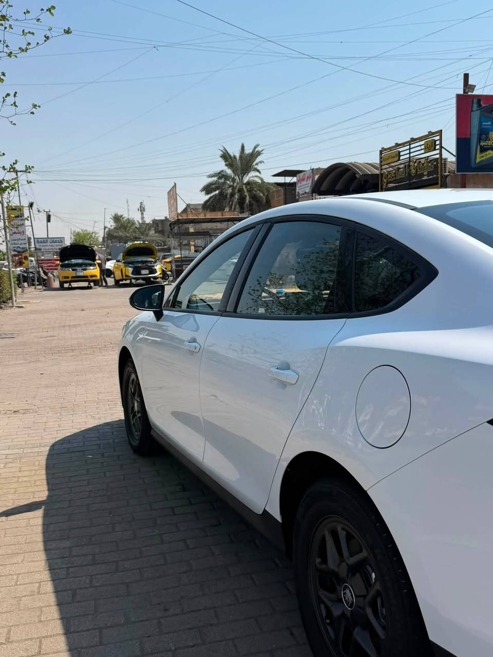 السلام عليكم
Byd كن بلاص داخل زيتوني 
الموصفات العادية 
ماشية 9 الاف. وقابل للزيادة 
مرقمه بغداد 
كاعيات 
شاحنه اساور اصلية 16 امبير 10 متر بيها ضمان سنتين 
السيارة حالتها نضيفة جدا بيها زلغ نص اصبع موضح بصوره
مكفوله من كلشي 
سعر 19.600دينار 
بيها مجال بسيط جدا حك الجية 
رقم التليفون *********** 
تواجد السيارة بغداد
