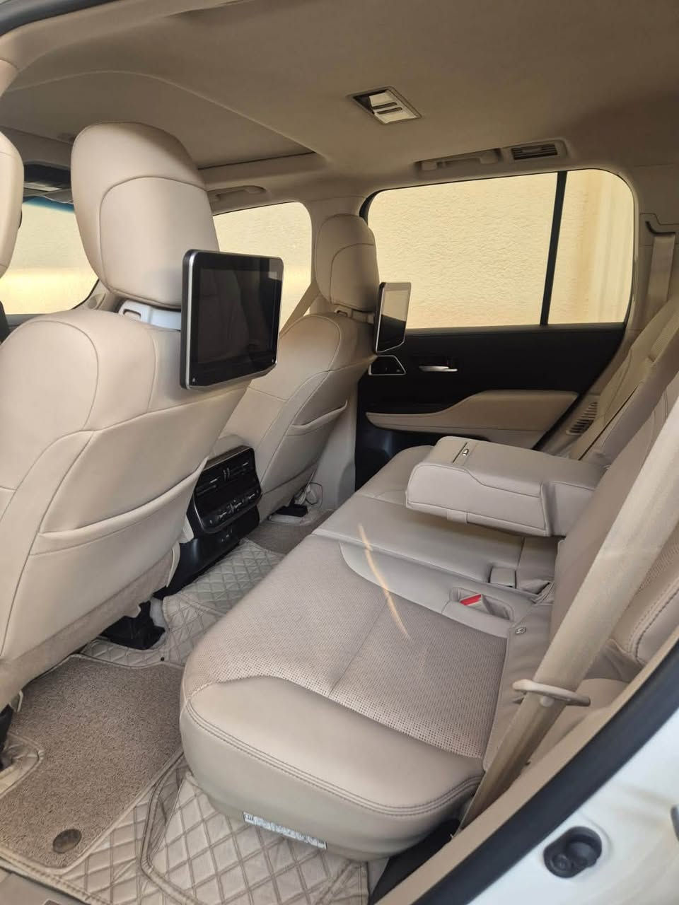 للبيع : تويوتا لاندكروز VX موديل 2024
تنفس طبيعي ساز

Toyota Land Cruiser VX 2024 SAS

ساز ضمان ماشية 40الف حقيقي 

مغلف PPF البريطاني اصلي  من هيه زيرو 

عداد دجتال

كشن خزن ميموري

صندوك كهرباء

سستم سمعات JBL

حساسات

كامره خلفي

3 شاشات

شاشا كبيرة

تشغيل عن بعد

كشنات تدفئه تبريد

كشنات كهرباء

محرك 4,000 تنفس طبيعي المرغوب

باقي موصفات وشكل VX معروفه

مكان السياره بغداد او ديالى 

رقم بغداد تحويل مباشر 

السعر 745ورقة وبي مجال 

الاستفسار اكثر ***********
