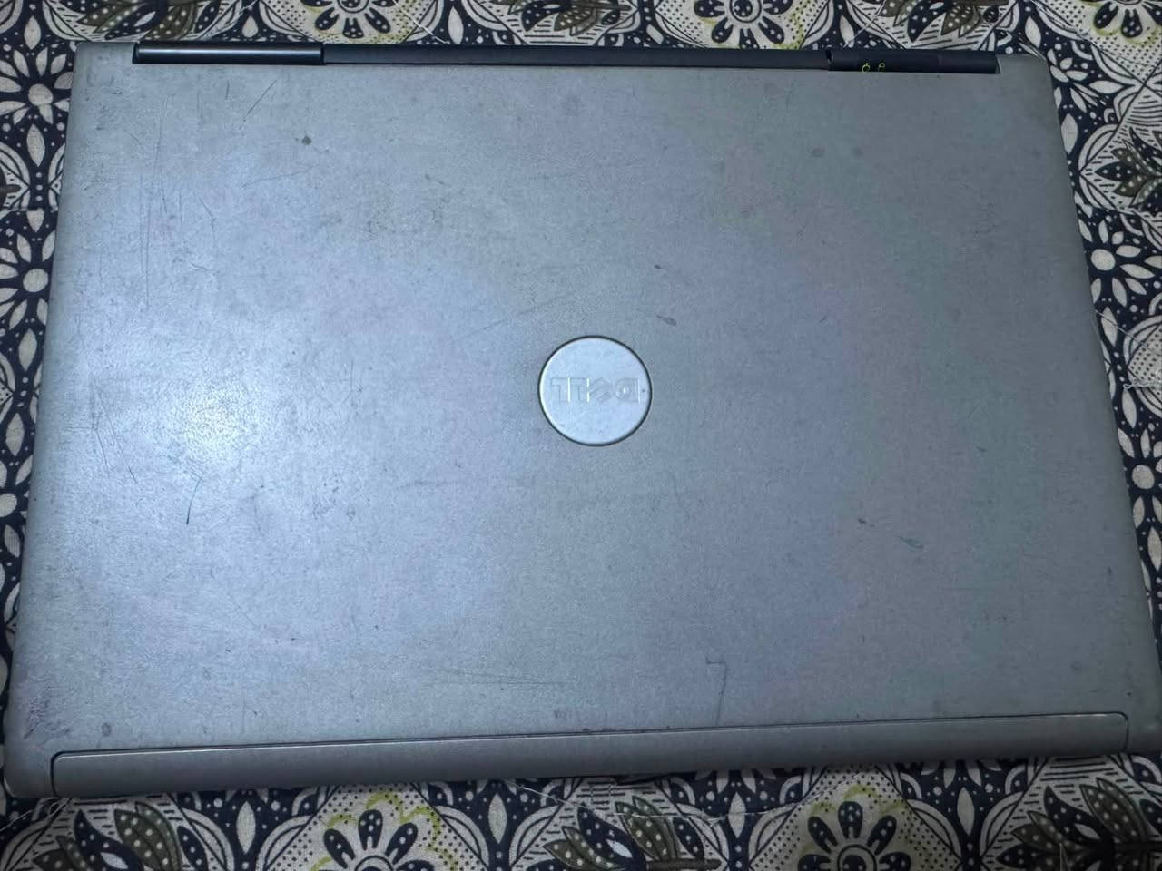 سلام عليكم حاسبة للبيع DELL حاسبة فول ماعرف موصفاتها بس تحمل هواي برامج ولعاب سعر ٦٠ الشراي يتصل ويدلل ***********
