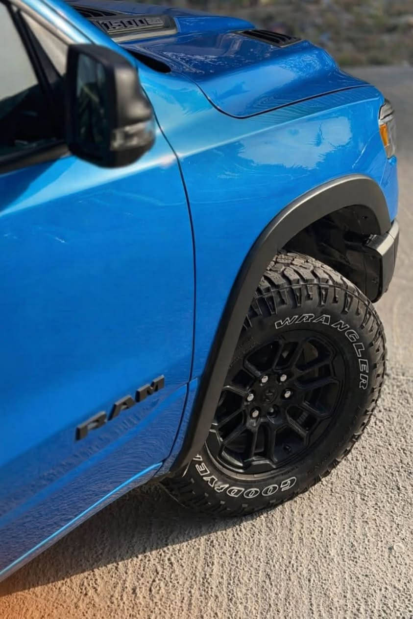 اللهم صلِّ على محمد وآل محمد 🌹
للبيع أو مراوس بـ تاهو أو لاند كروزر

🚘 RAM Rebel 2025
⛰️ فئة الجبلية
⚙️ مكينة 6 سلندر توين تيربو
✨ فول مواصفات، عدا الفتحة
🛠️ عليها تحديثات وترتيبات مميزة
دفيوزر اصلي وكاله 
سبيسر اصلي وكاله 
📲 بيها اشتراك سنوي تحديث مجاني

🔸 الحادث بسيط جدًا، فقط دعامية أمامية
🔸 تقرير أمريكا كلين
🔸 لون مميز ورقم مميز
🔸 السيارة داخلة إلى العراق بكتاب شهداء، وباقي عليها سنة و3 أشهر وتنفك، وبعدها أحوّل السيارة باسم المشتري حسب الإجراءات الأصولية.
كل الضمانات موجوده 
سنويه ب اسمي 
للاستفساو  عن السيارة أكثر:
📱 *********** — واتساب فقط
📞 *********** — اتصال فقط

حياكم الله، والله يرزق الجميع 🙏
