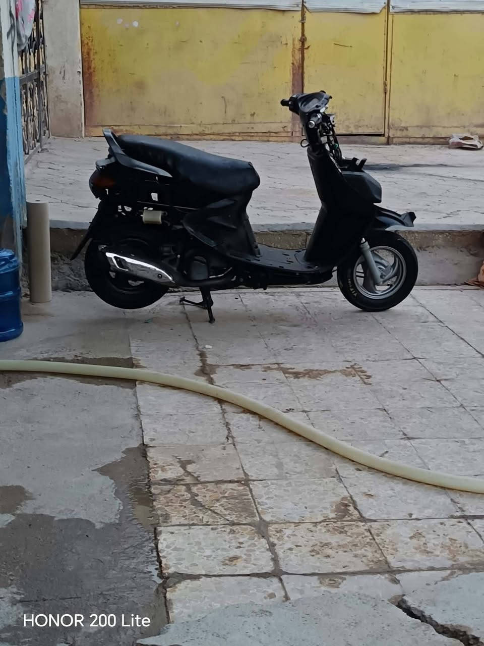 فؤاشه مكينه ما مفتوحه دراجه حاويه شرط كهربايات كله شغال لا تنقيص لا خيط بخار دراجه مكفوله سعر خاص ***********

نص مكتوب في الصور:
- HONOR 200 Lite