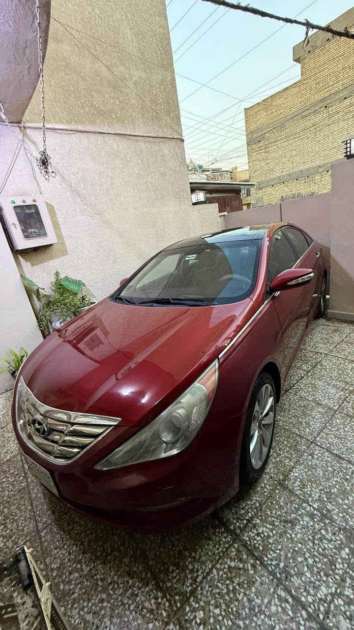 (مكلف بالنشر)
سوناتا ٢٠١٢ وارد امريكي رقم بغداد
محرك ٢٠٠٠ تيربو
حادثهه بالتاير الخلفي جهت السايق
بيها صبغ بالجاملغ الخلفي
فول اوبشن 
كشنات جلد بانوراما سستم سماعات صوت انفنتي للاستفسار  *********** احمد بغداد, العراق
